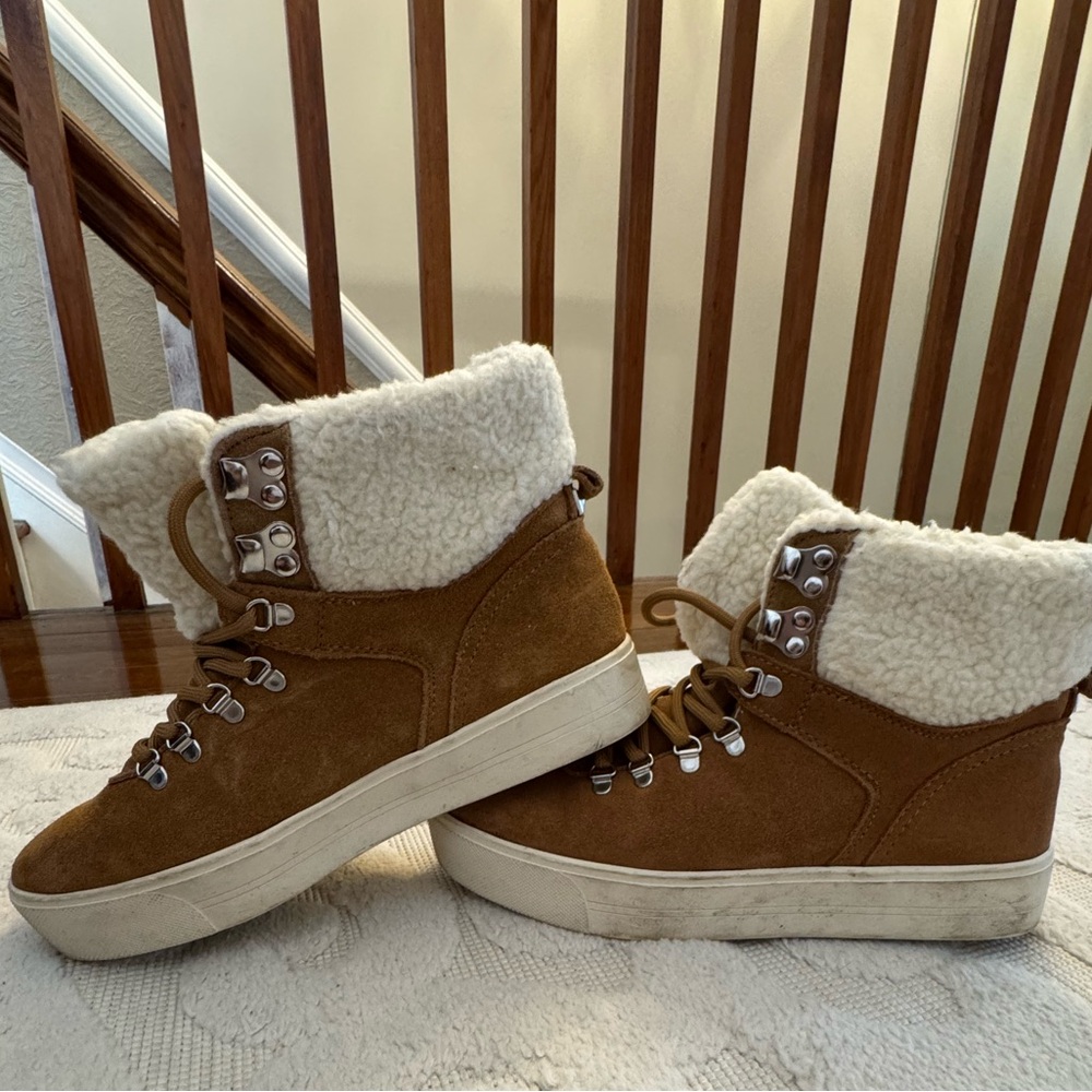 Marc fisher sneaker